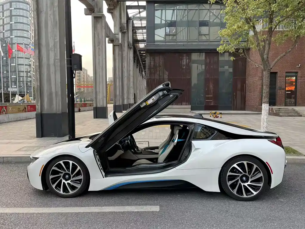 BMW  I8