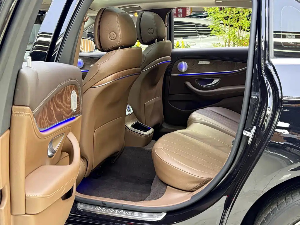 Mercedes-Benz E-Class — миниатюра 13
