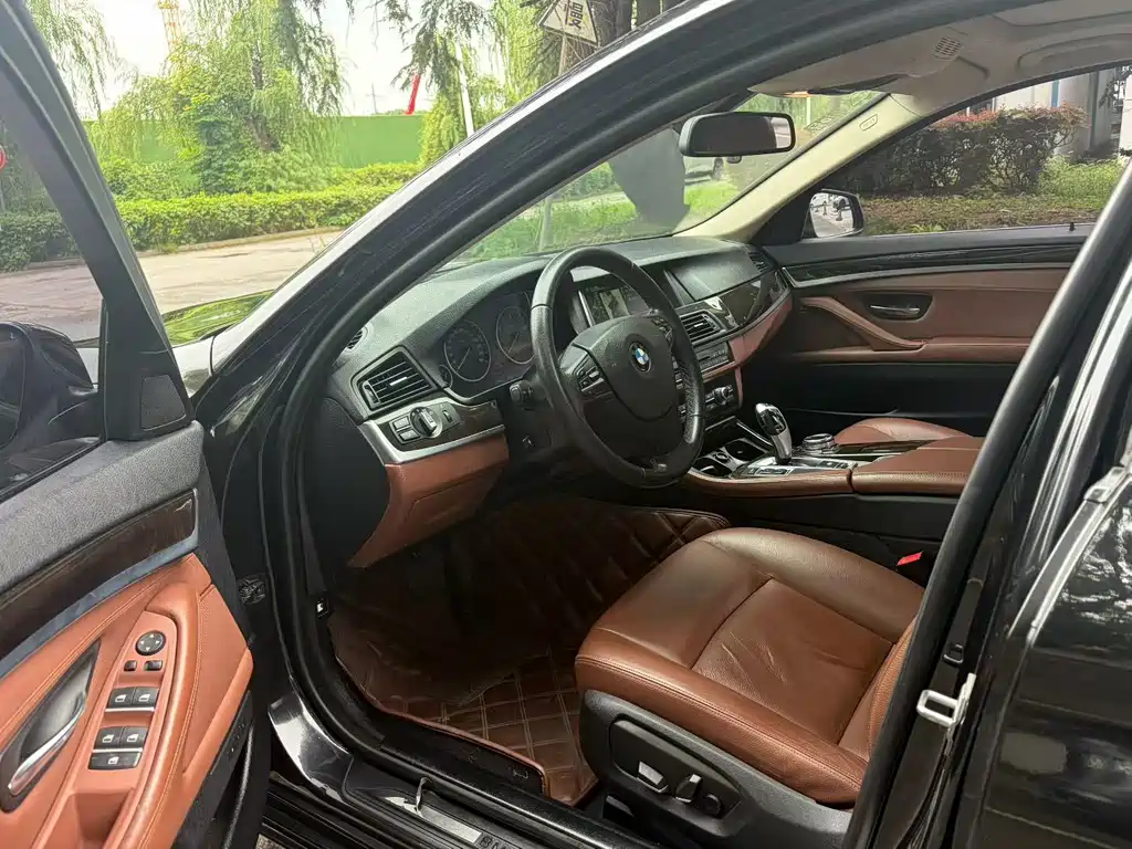 BMW 5 Series — миниатюра 6