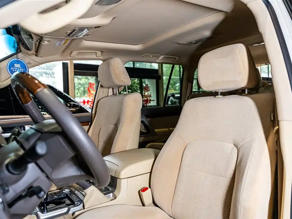 Toyota Land Cruiser 2017 5.7L AT