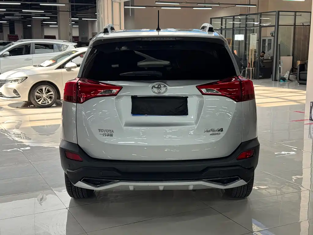 Toyota RAV4 — миниатюра 11