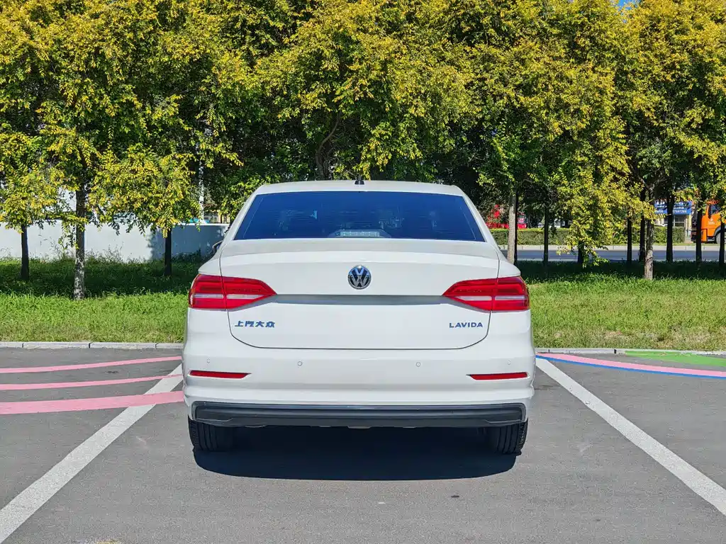 Volkswagen Lavida — миниатюра 5