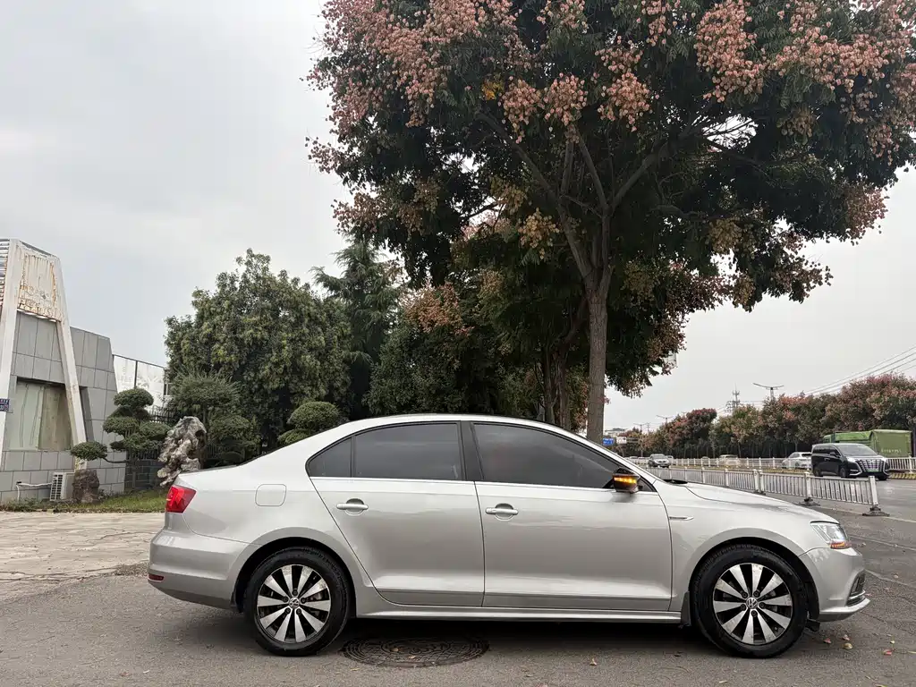 Volkswagen Sagitar — миниатюра 6