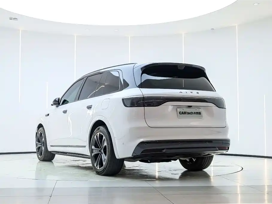 AITO ASK THE WORLD M8