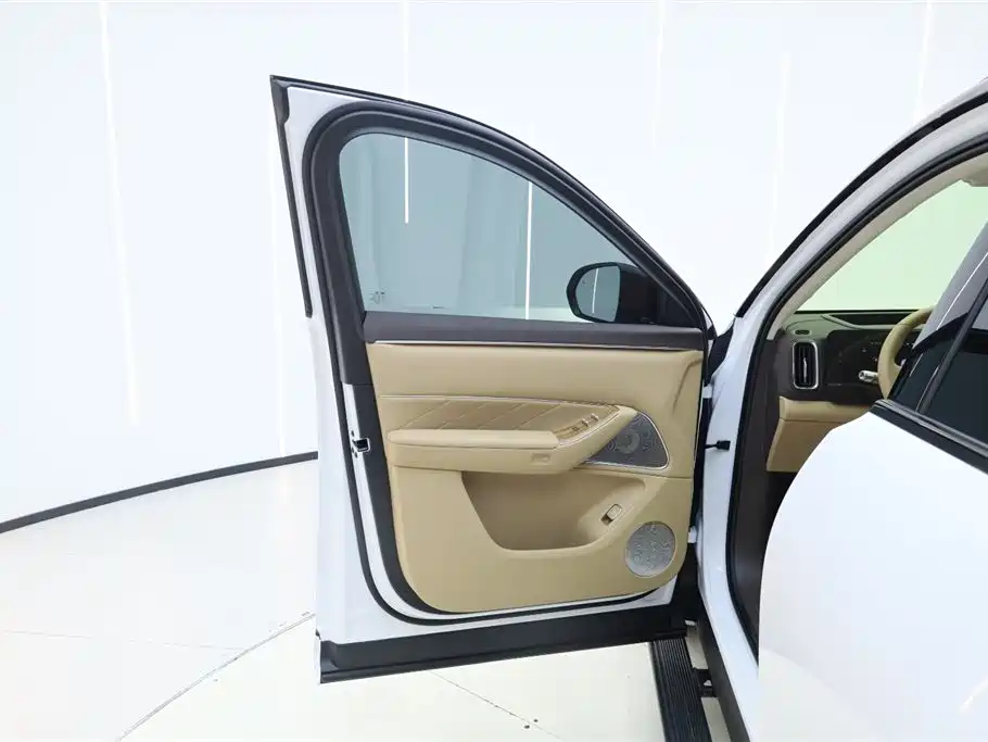 AITO ASK THE WORLD M8