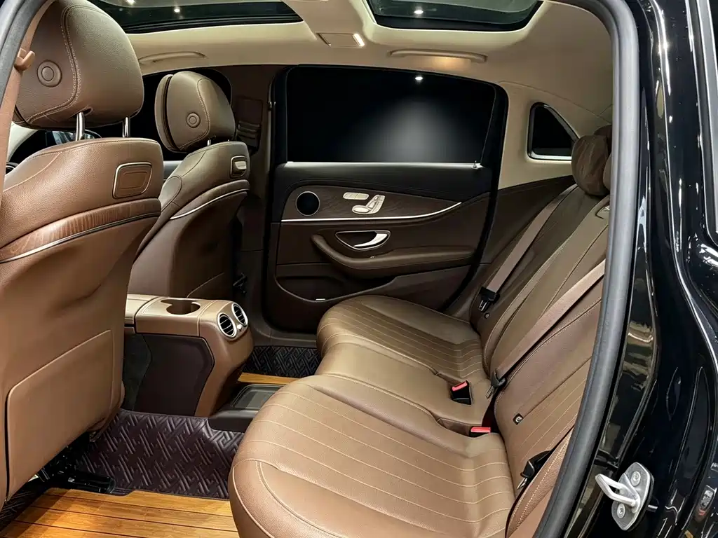 Mercedes-Benz E-Class — миниатюра 9