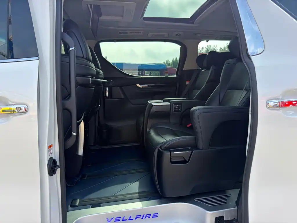 Toyota Vellfire — миниатюра 7