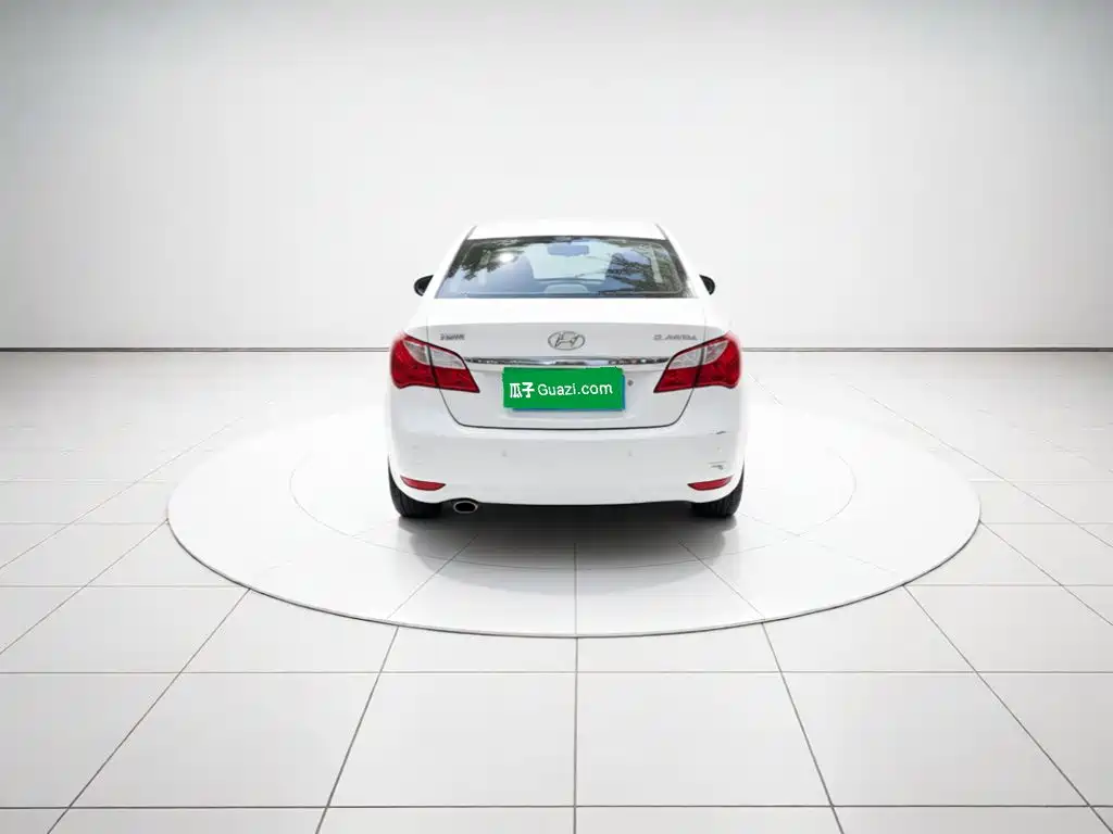Hyundai Elantra — миниатюра 3
