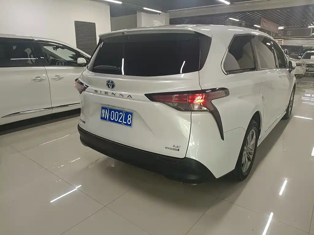 Toyota Sienna — миниатюра 6