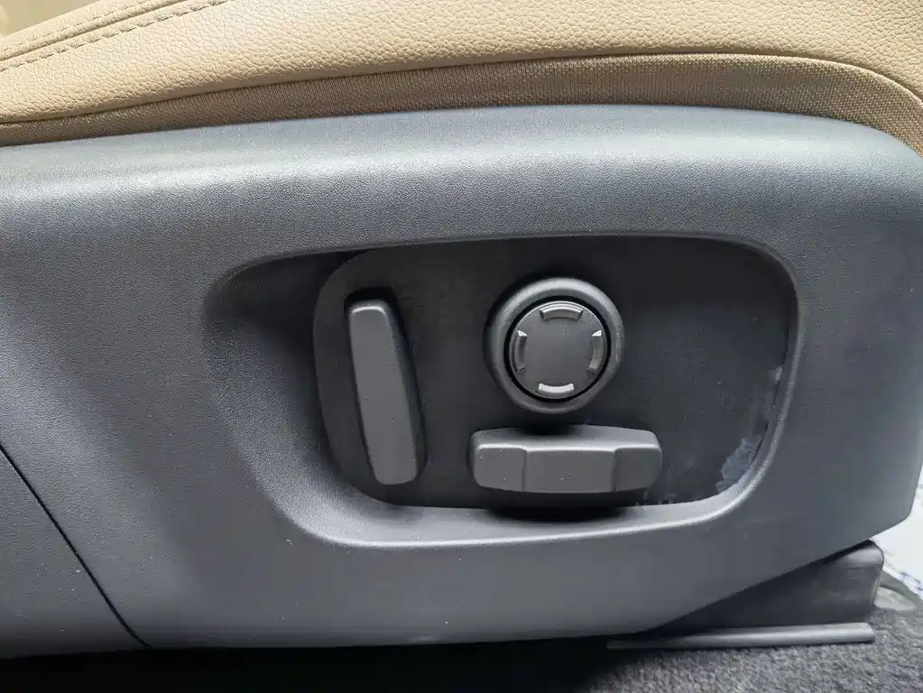 LAND ROVER DISCOVER SPORTS