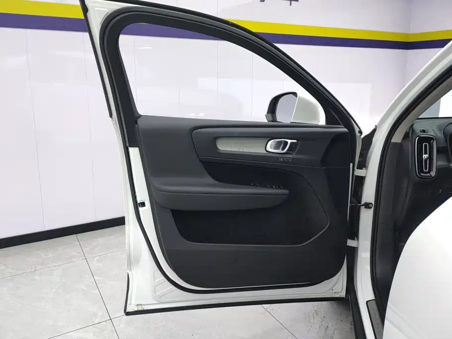 Volvo XC40 — миниатюра 7