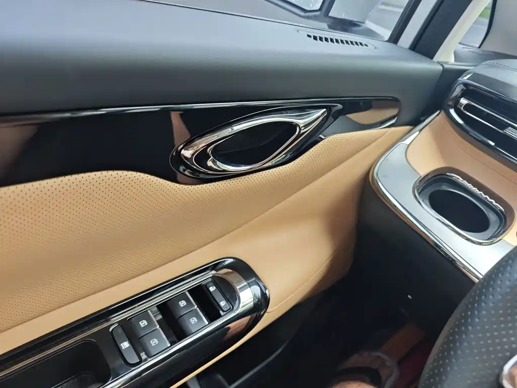 GAC Motor Trumpchi E8 PHEV — миниатюра 16