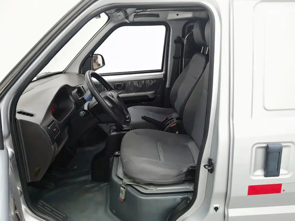 Wuling Rongguang — миниатюра 9