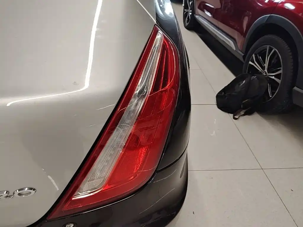 Jaguar XJ — миниатюра 8
