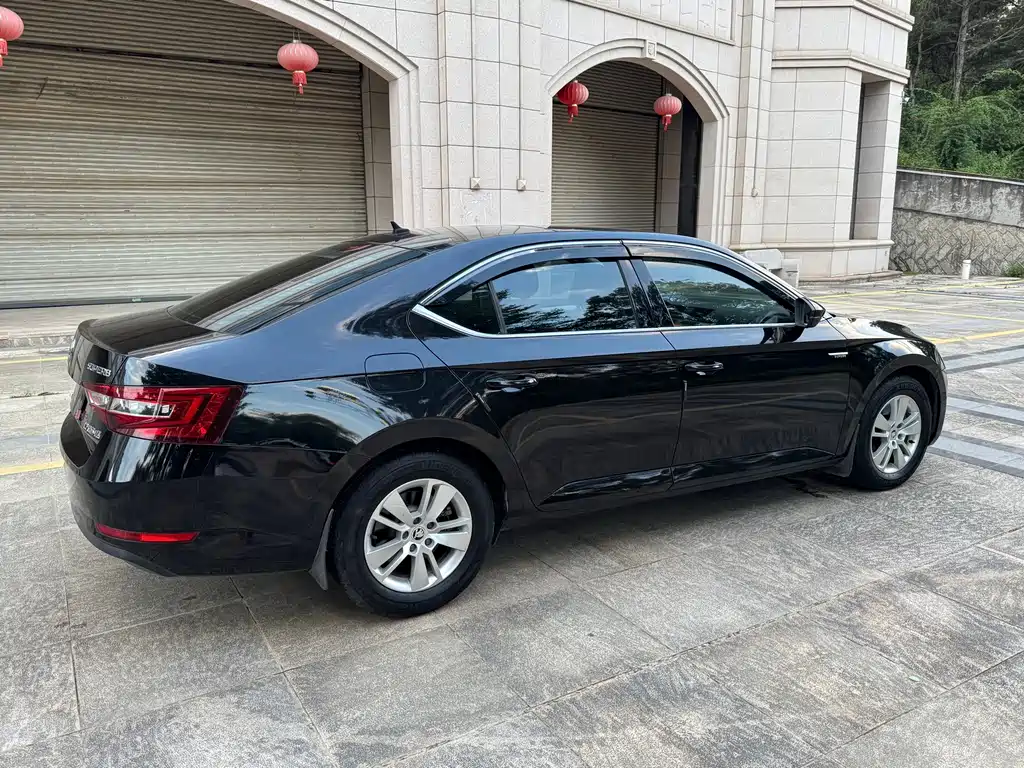 Skoda Superb — миниатюра 9