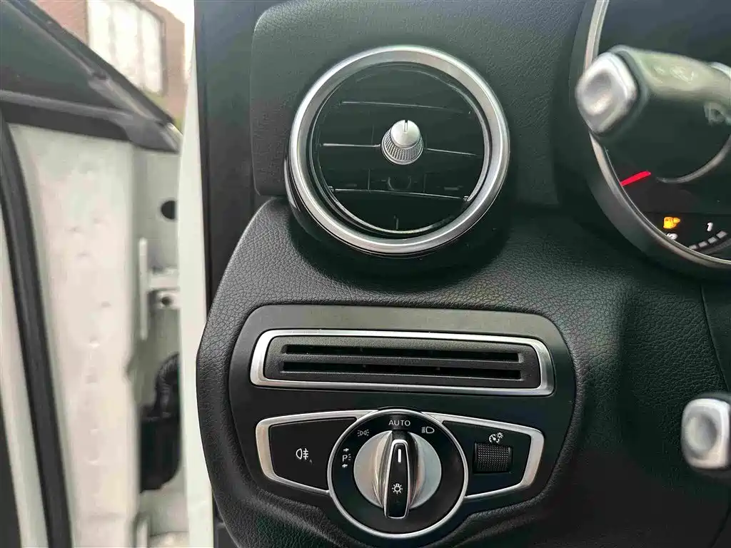 Mercedes-Benz C-Class — миниатюра 16