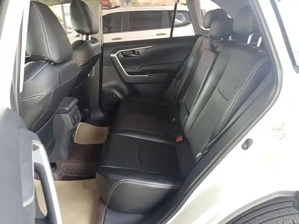 Toyota RAV4 — миниатюра 17