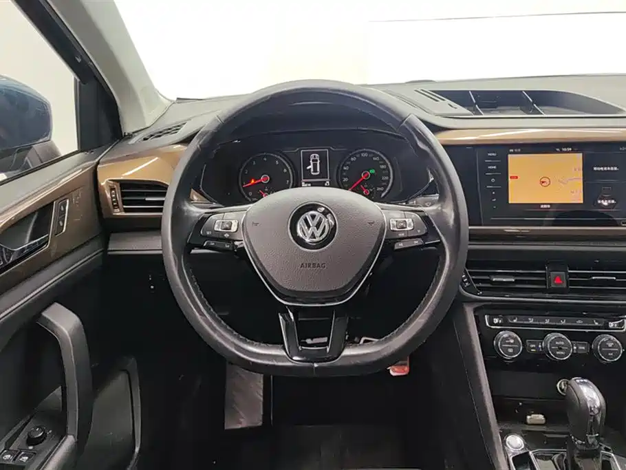 VOLKSWAGEN TUYUE