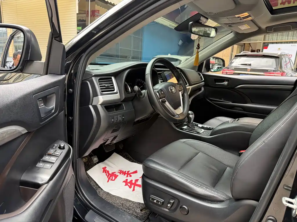 Toyota Highlander — миниатюра 8