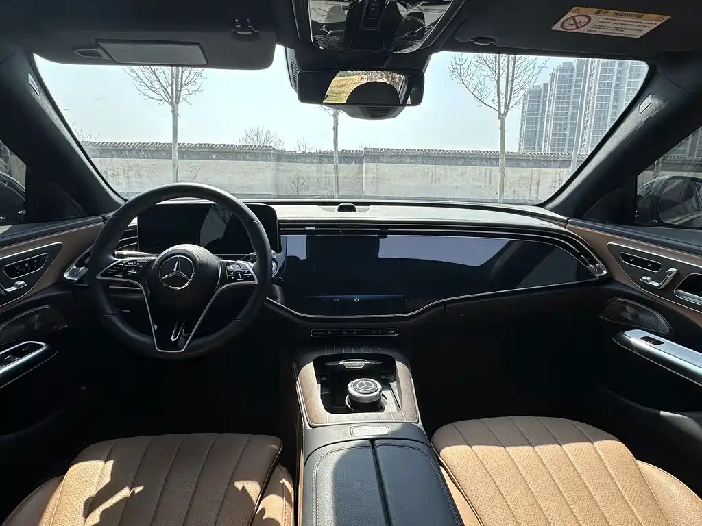 Mercedes-Benz E-Class — миниатюра 10
