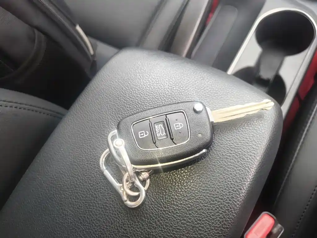 Hyundai Elantra — миниатюра 17