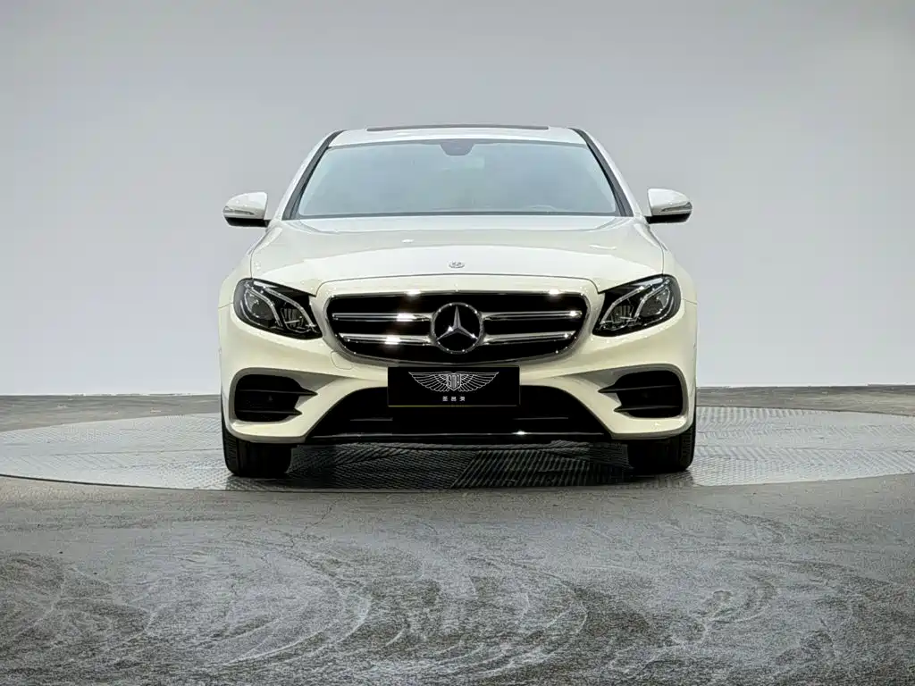 Mercedes-Benz E-Class — миниатюра 2