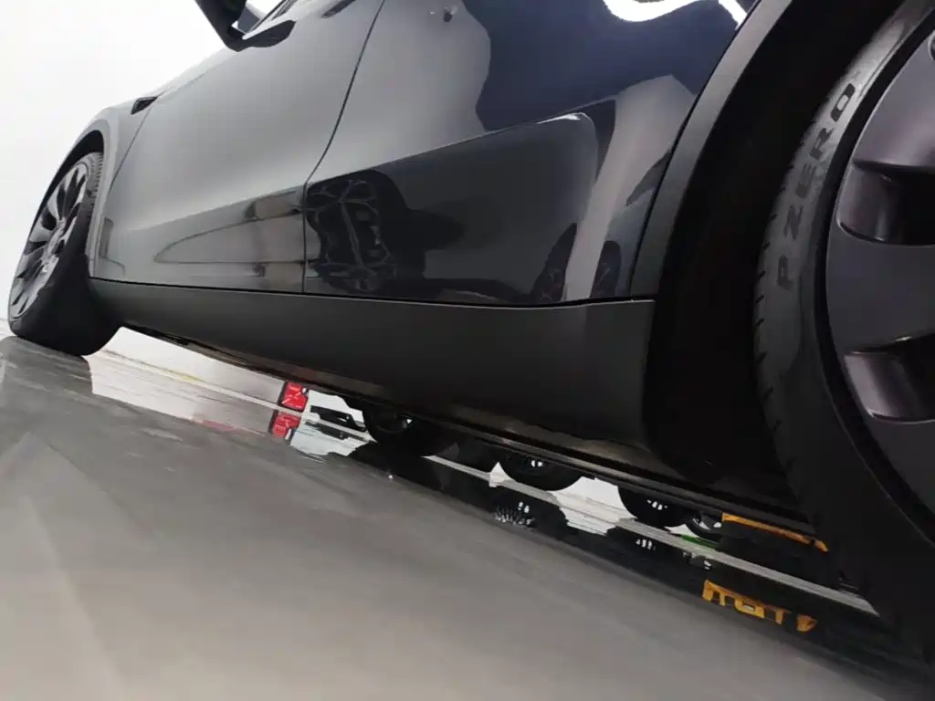 Tesla Model Y — миниатюра 22