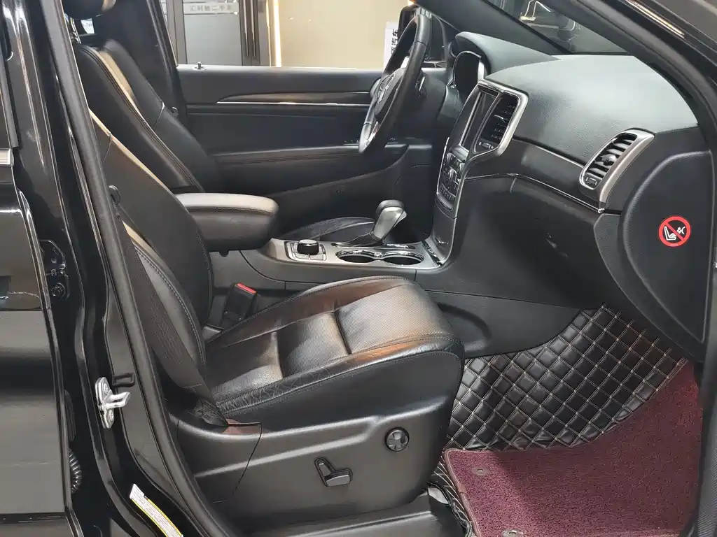Jeep Grand Cherokee (Import) — миниатюра 13