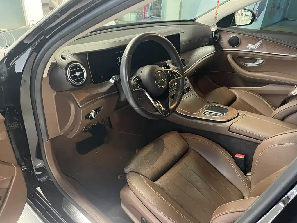Mercedes-Benz E-Class — миниатюра 5