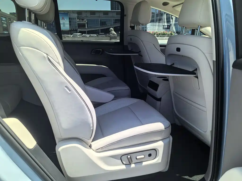 Li Auto i8 2025 Standard