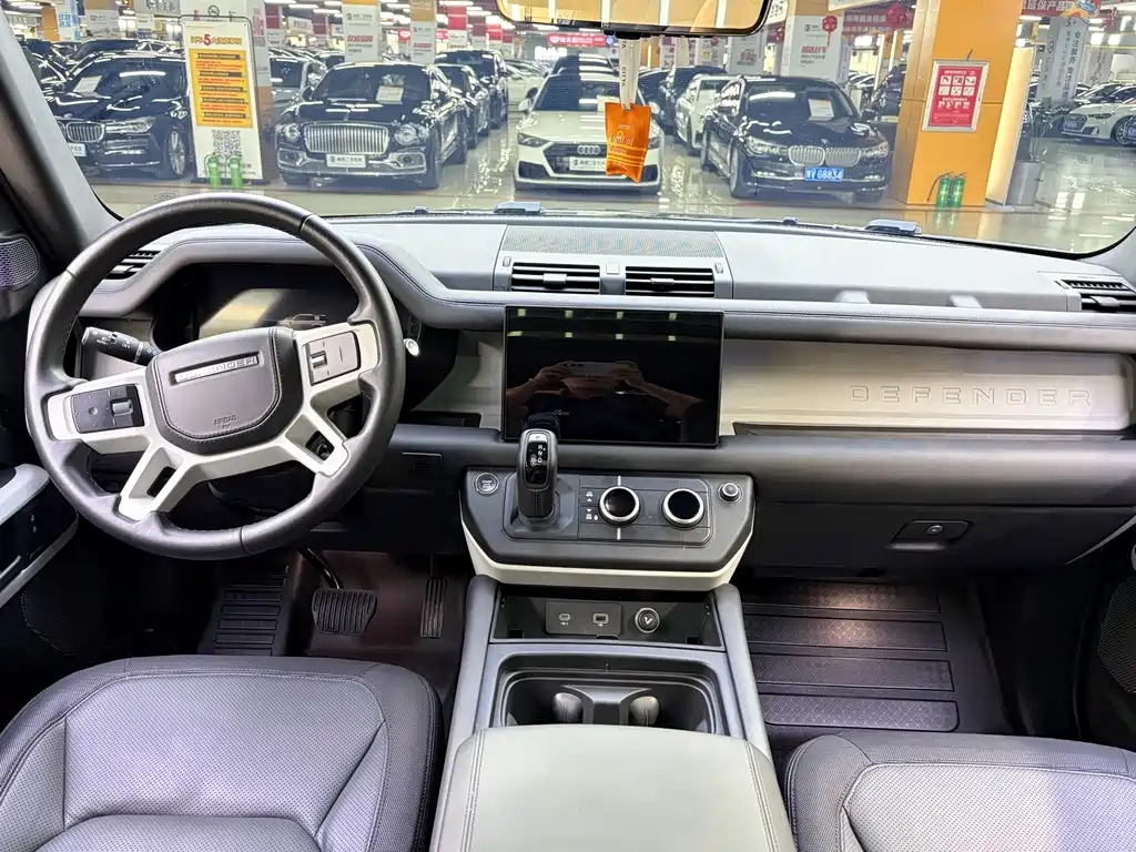 Land Rover Defender — миниатюра 6