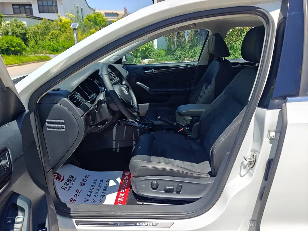 Volkswagen Sagitar 2015 230TSI AT Luxury
