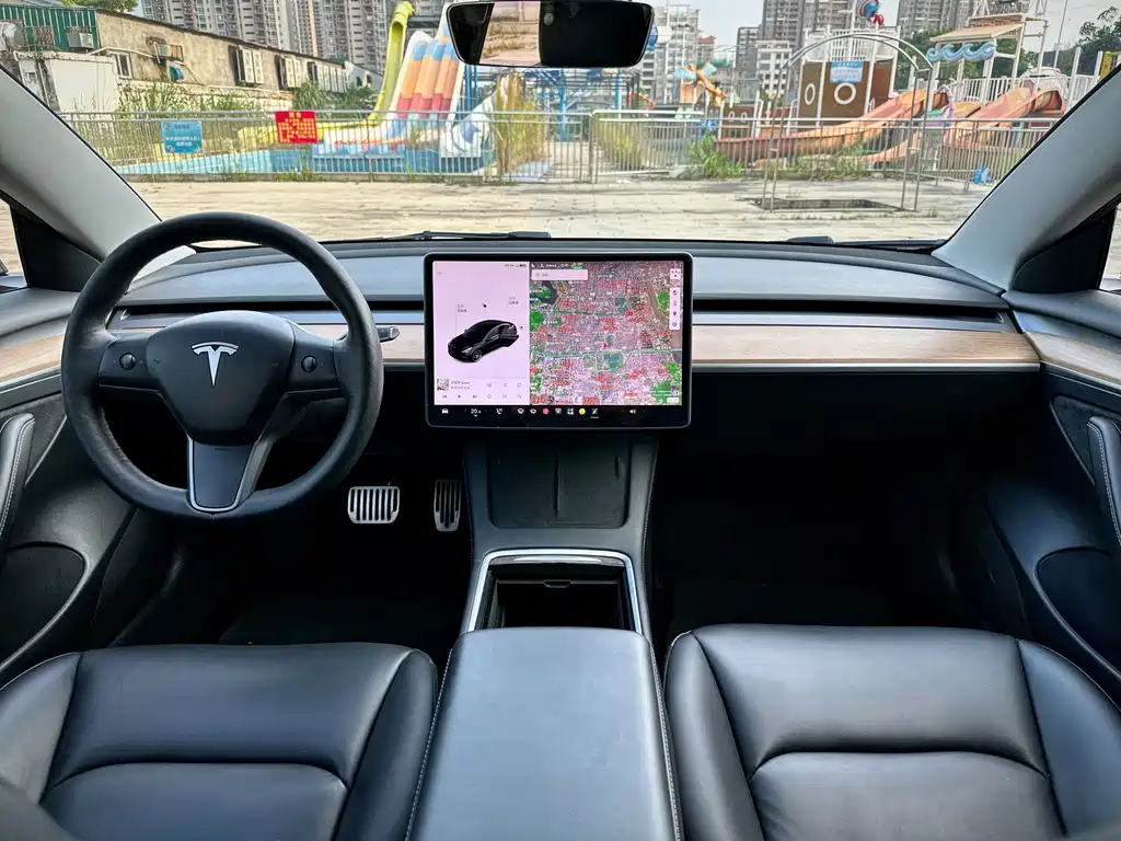 Tesla Model 3 — миниатюра 5