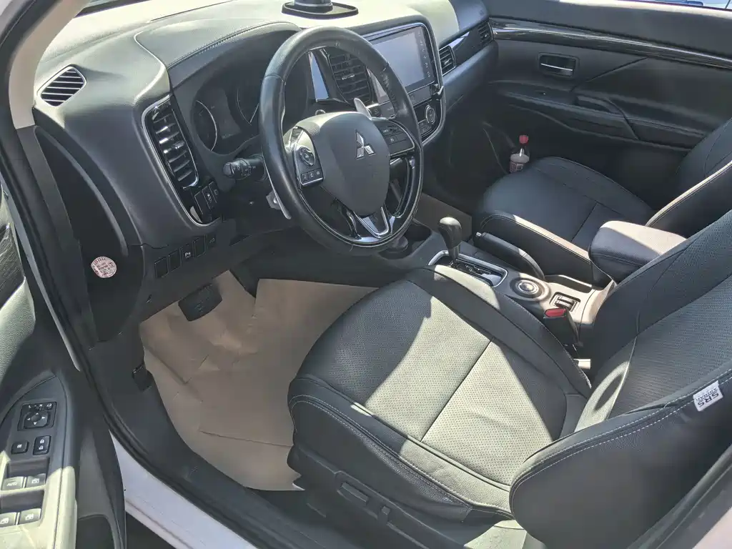 Mitsubishi Outlander — миниатюра 11
