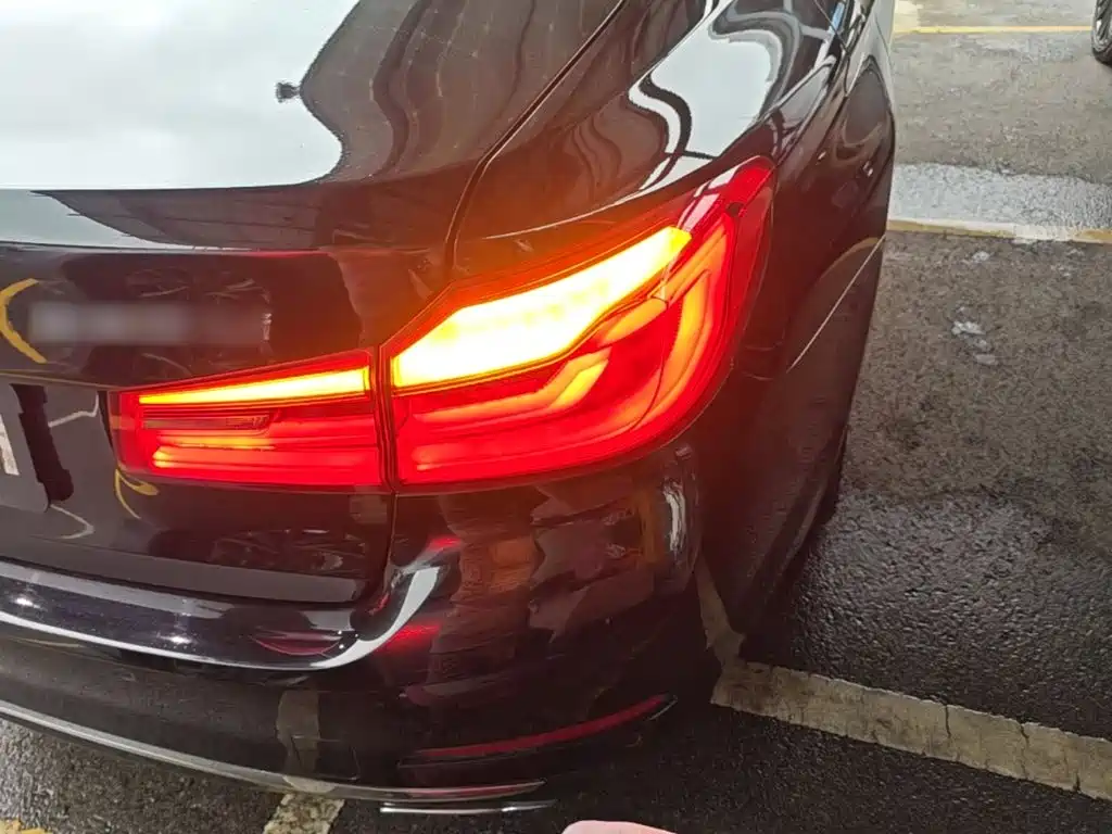 BMW 5 Series — миниатюра 8