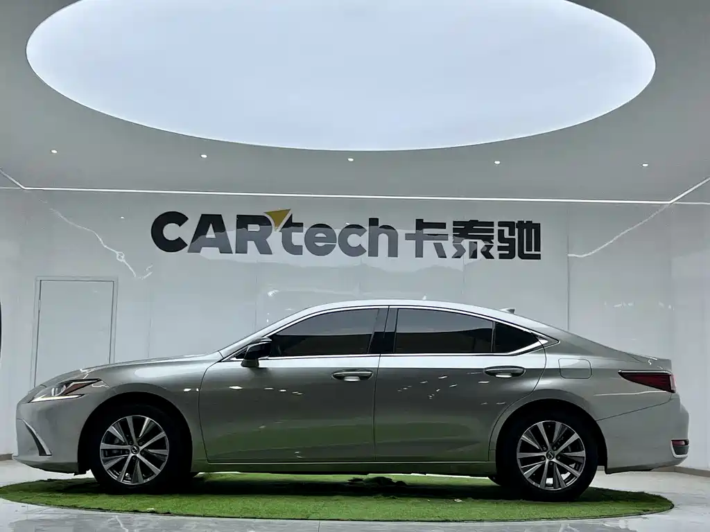 Lexus ES 2020 200
