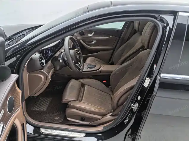 Mercedes-Benz E-Class — миниатюра 8