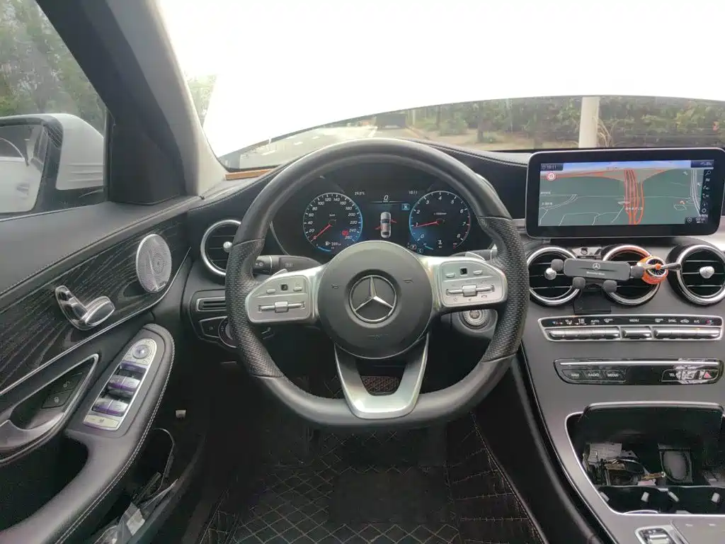 Mercedes-Benz C-Class — миниатюра 6