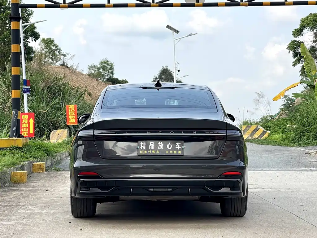 Lincoln Z 2022 i