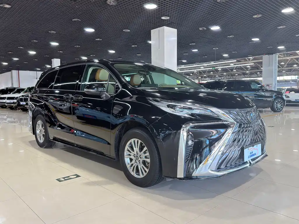 Toyota Sienna — миниатюра 3