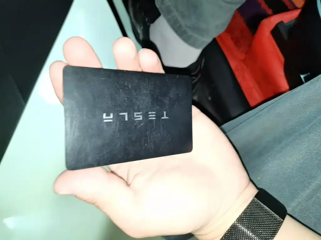 Tesla Model Y — миниатюра 9