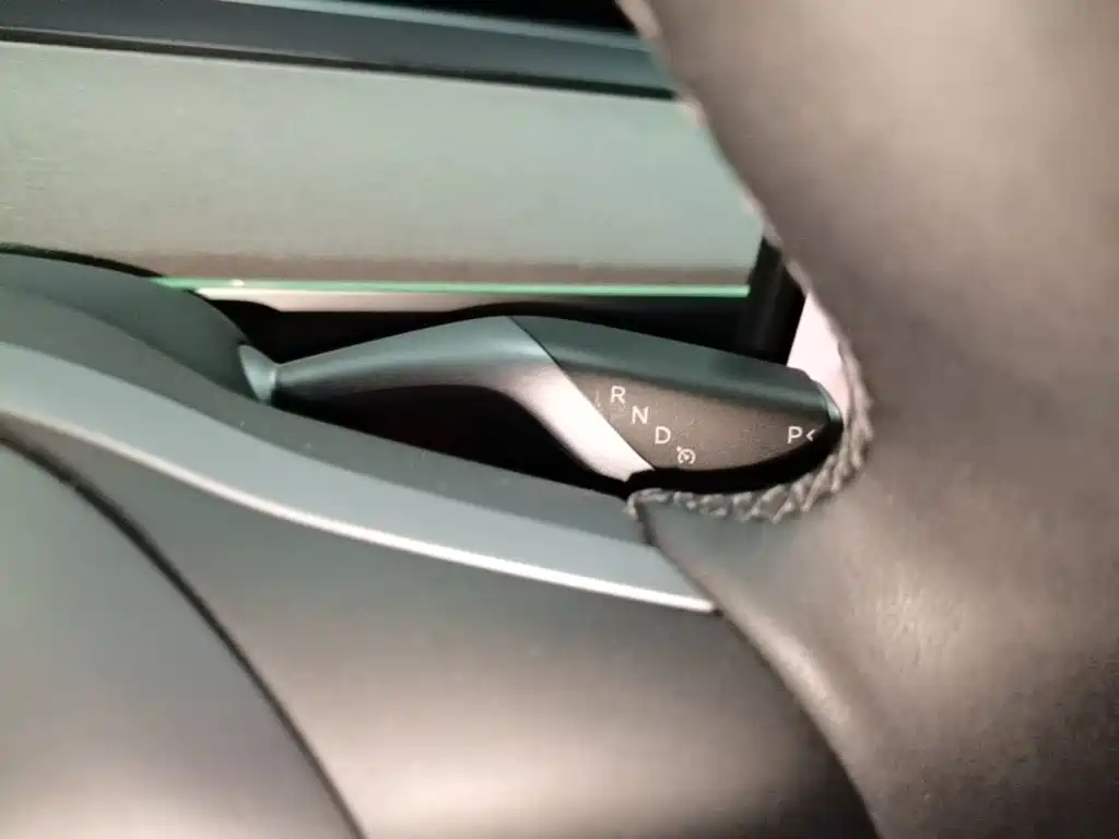 Tesla Model Y — миниатюра 14