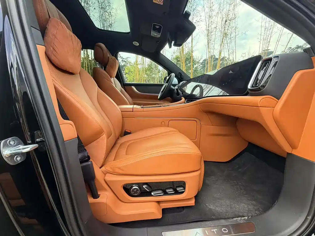 AITO ASK THE WORLD M9