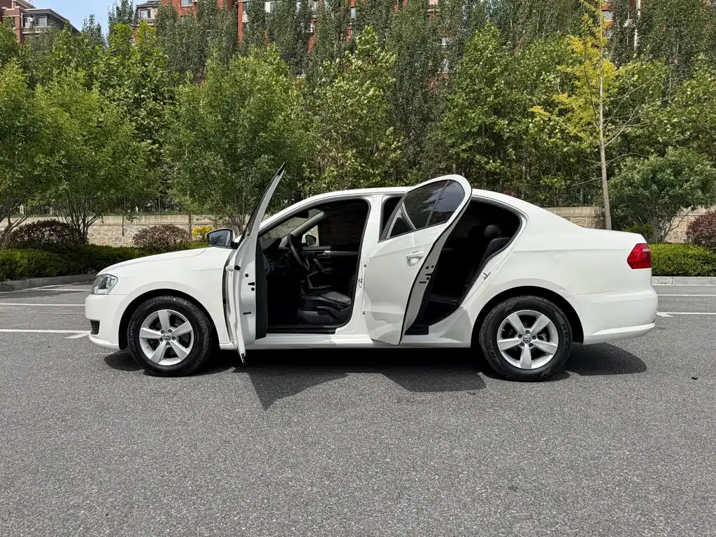 Volkswagen Lavida — миниатюра 5