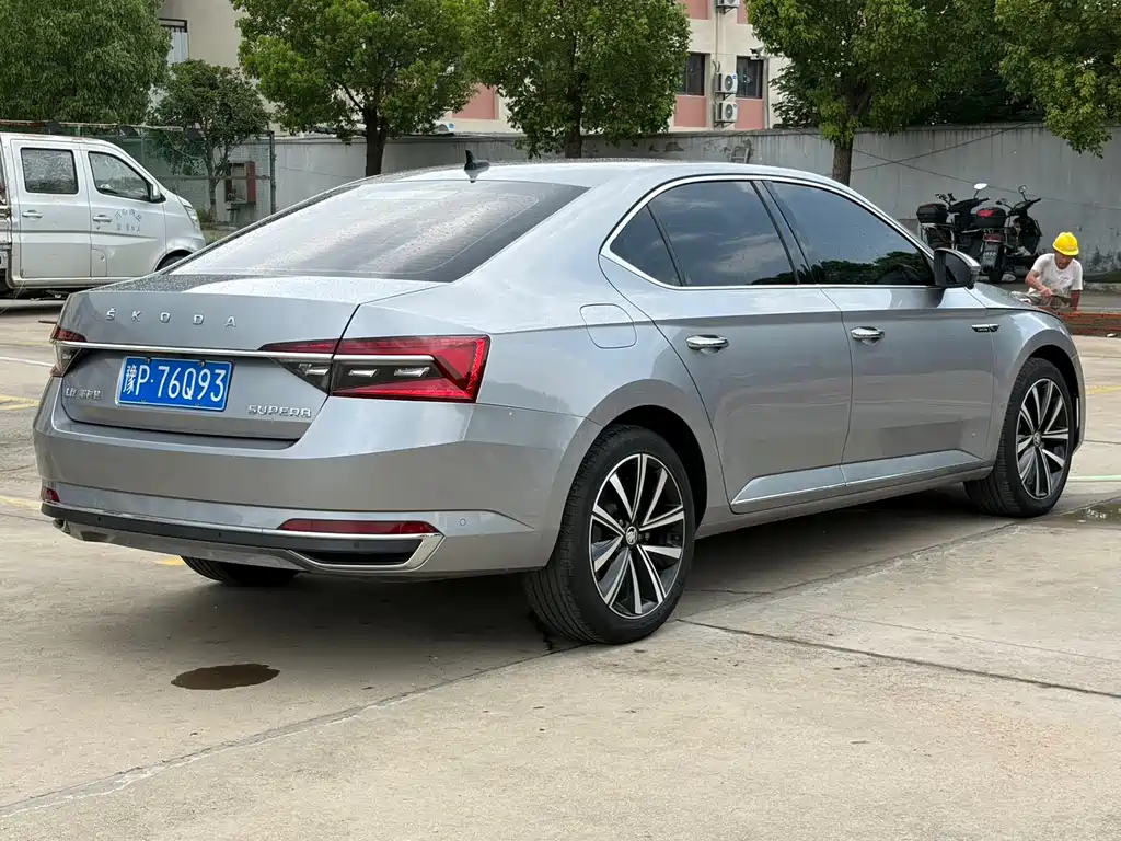 Skoda Superb — миниатюра 5