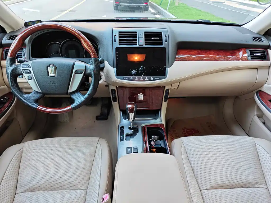 Toyota Crown 2012 2.5L Royal