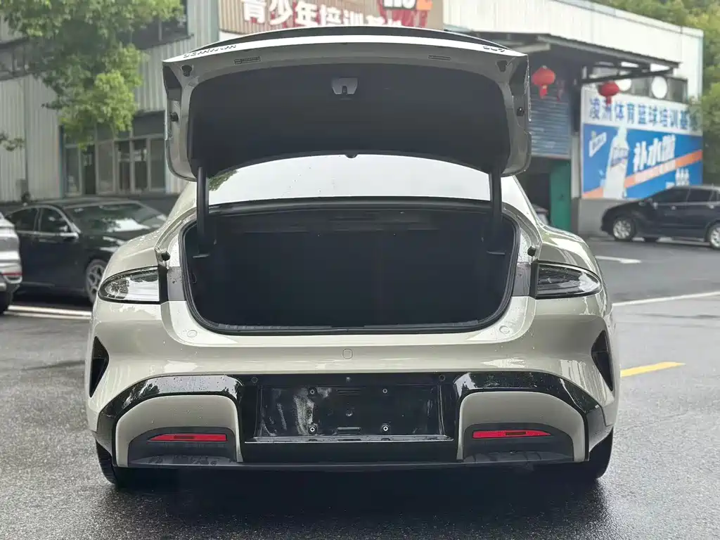 Xiaomi SU7 — миниатюра 9