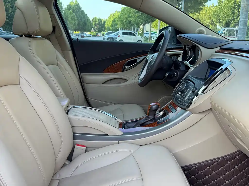Buick LaCrosse — миниатюра 10
