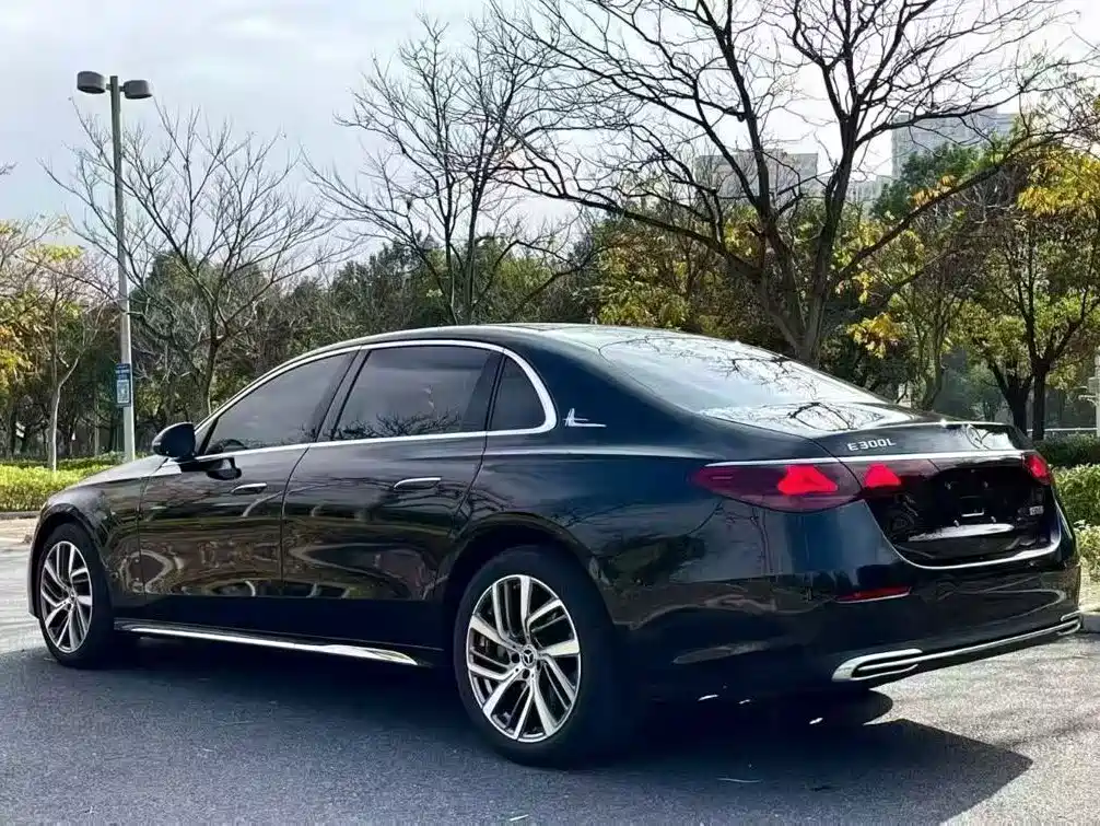 Mercedes-Benz E-Class — миниатюра 8