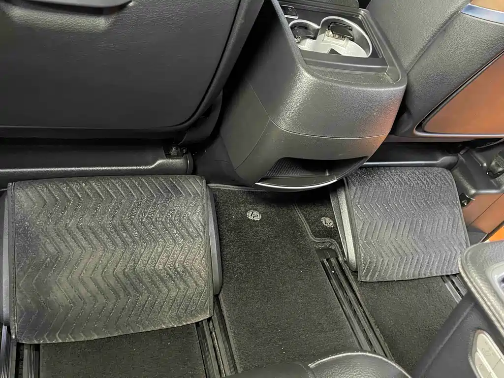 Mercedes-Benz V-Class — миниатюра 10